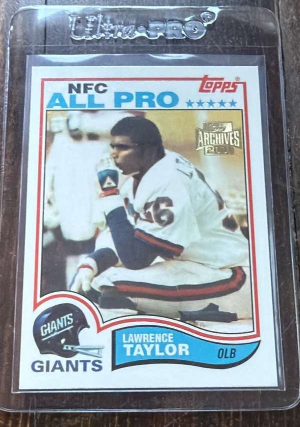 Lawrence Taylor #51 Football Cards 2001 Topps Archives trading card — raw and PSA graded price guide