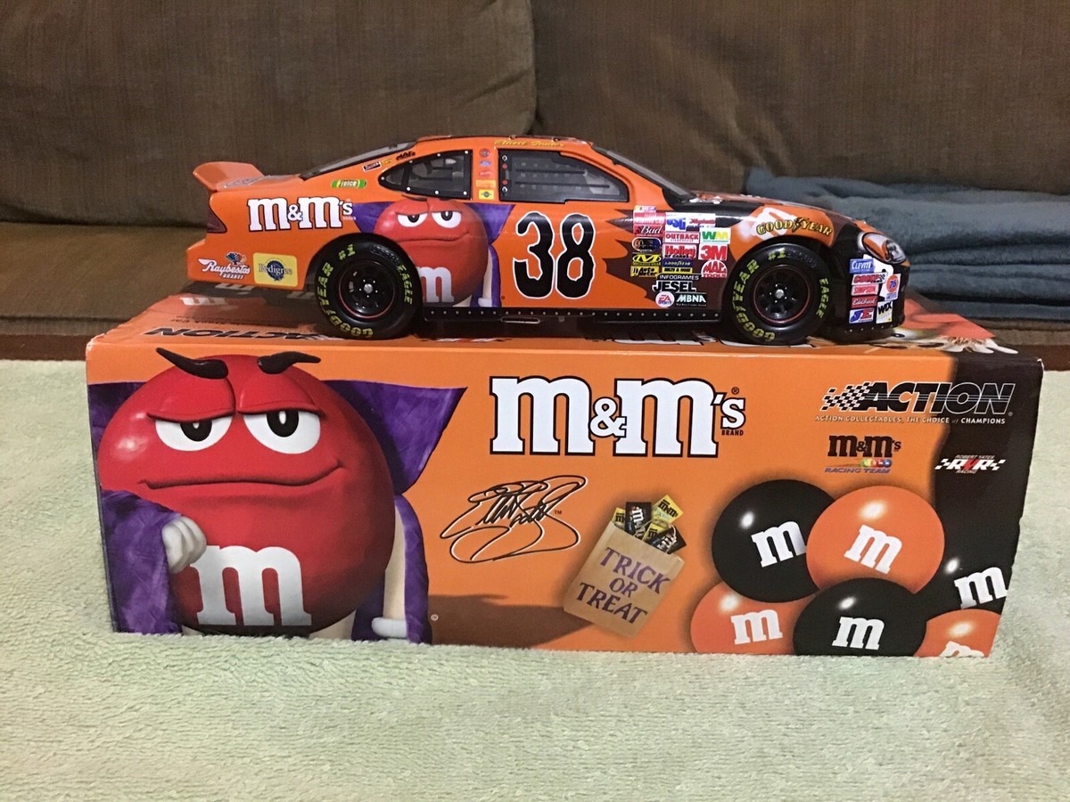 2003 Action ELLIOTT SADLER #38 M&M's / Halloween Nascar 1/24