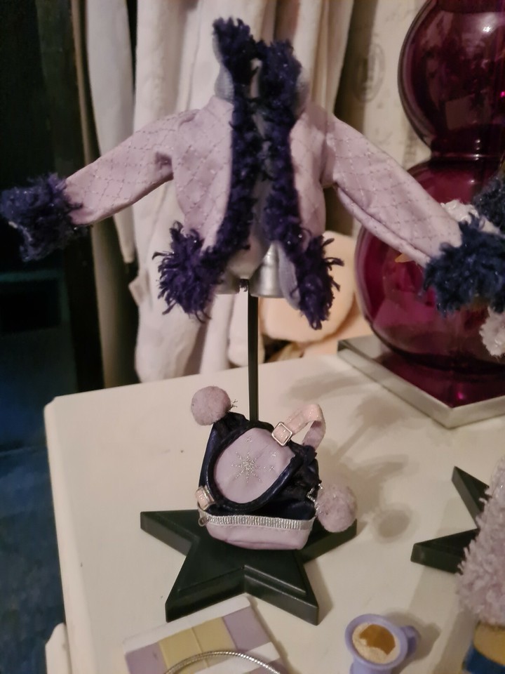 Bratz Doll "Winter Wonderland" Dana, inc original outfits & acc + exts