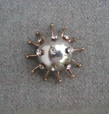 VINTAGE 1950s-1960s? ATOMIC AGE SPUTNIK / SUN INSPIRED BROOCH JEWELRY METAL PIN