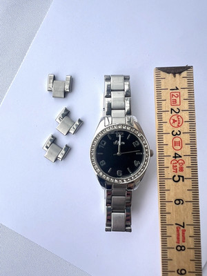 s.Oliver Damen Uhr Edelstahl Strass Silber modern 5ATM Batterie leer Bastler