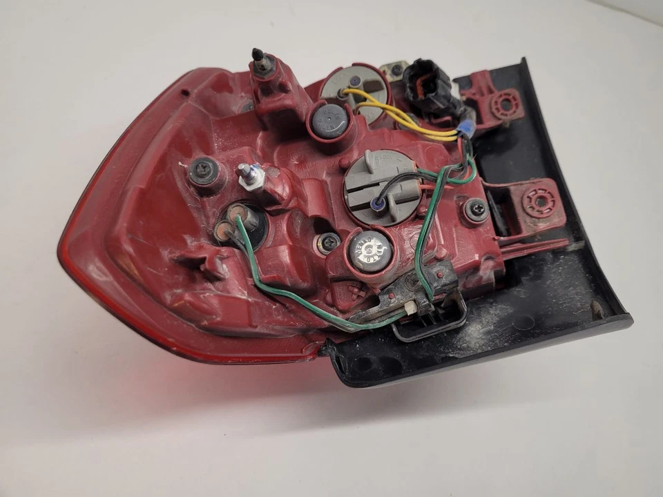 16-18 KIA SEDONA LH Driver Tail Light Quarter Panel Mounted 2015066 - Image 4 of 4