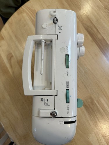 SINGER 3116 Simple Sewing Machine - Picture 5 of 5