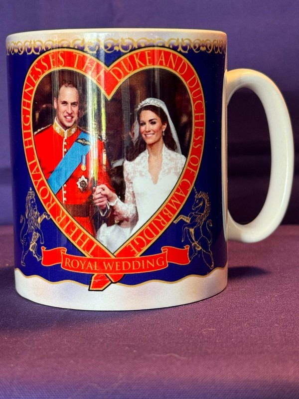 Prince William & Catherine Middleton Wedding (2011) - Unmarked Pottery Mug - EC