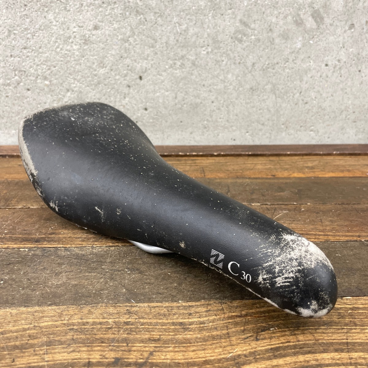 SELLE VINTAGE POUR Vélo Pliant Type PEUGEOT NS MOTOBECANE MOTOCONFORT EUR 10,00 - FR