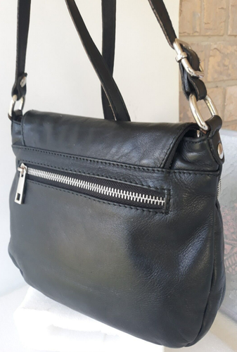 Lavorazione Artigianale ~ Borsa piccola a tracolla in pelle nera nappa ~ Italia ~Bella - Foto 6 di 21
