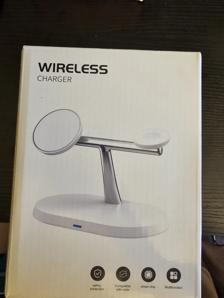 3-in-1 Fast Wireless Charger – MagSafe Compatible, Apple & Samsung Charging Dock - Image 3 of 3