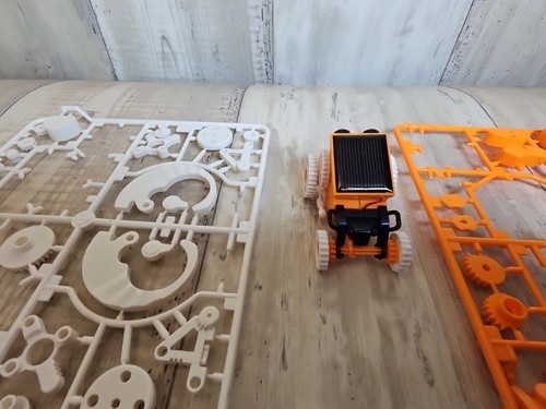 Green Energy 7-in-1 Solar Robot STEM DIY Kit | Buildable Solar Toy for Kids 10+ - Picture 11 of 19