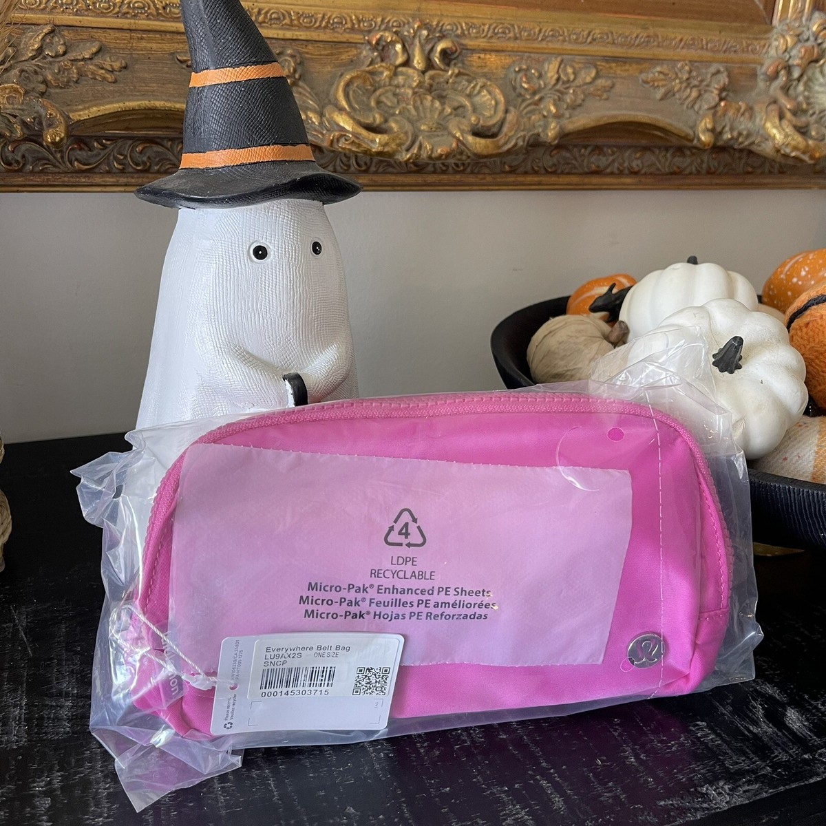 do online lululemon orders come with a bag Lululemon online order and I got it with a security tag still attached.  help* I've tried calling them, IG message, and txt but no response on what  to do. I don't want