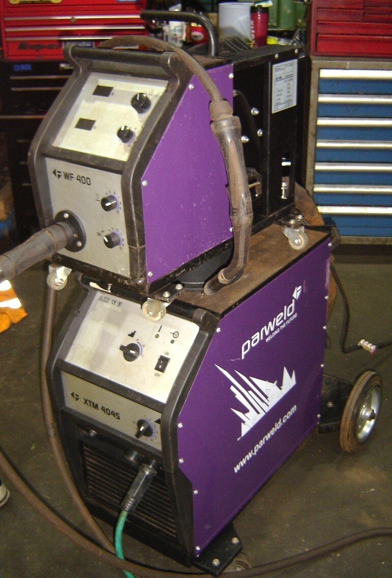 PARWELD XTM404S 400AMP MIG WELDER WITH WF400 REMOTE WIRE FEED UNIT
