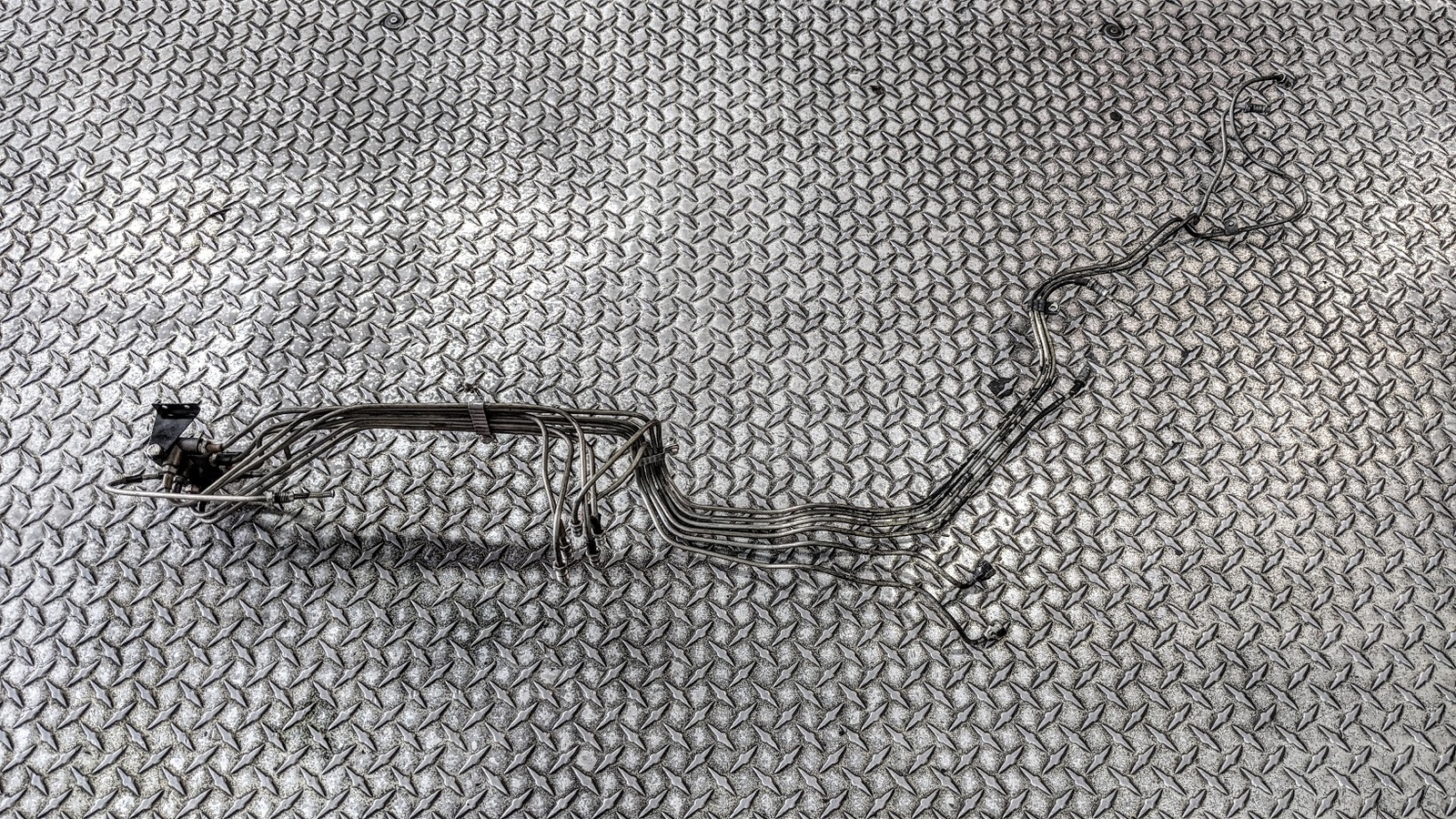 LATE ROLLS ROYCE SILVER SHADOW II CORNICHE Wraith BRAKE PIPES FROM DISTRIBUTION 