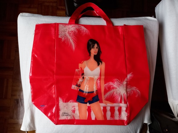Bolso rojo ilustración Carmen García Huerta