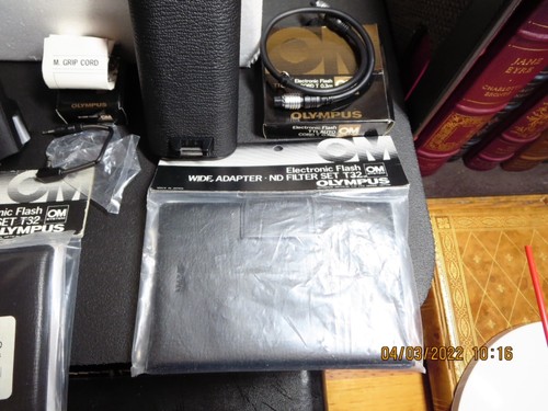 Olympus OM-2N Electronic Flash Power Bounce Grip 2, + T32 Flash With Extras. - Picture 3 of 12