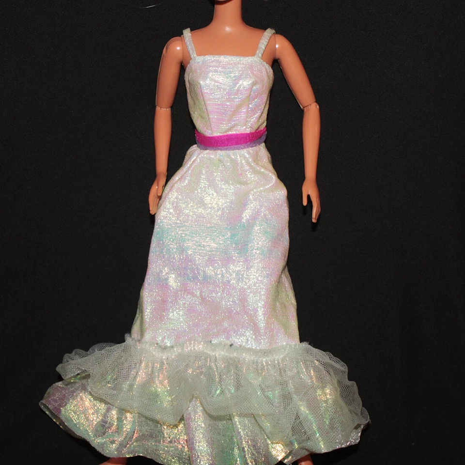 Robe de la Barbie Crystal vintage / vêtement poupée Barbie - Photo 1/1
