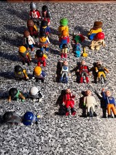 27 FIGUREN PLAYMOBIL UND WEITERE - SKLET POSTBOTE RITTER FRAUEN MÄNNER JUGENDLIC