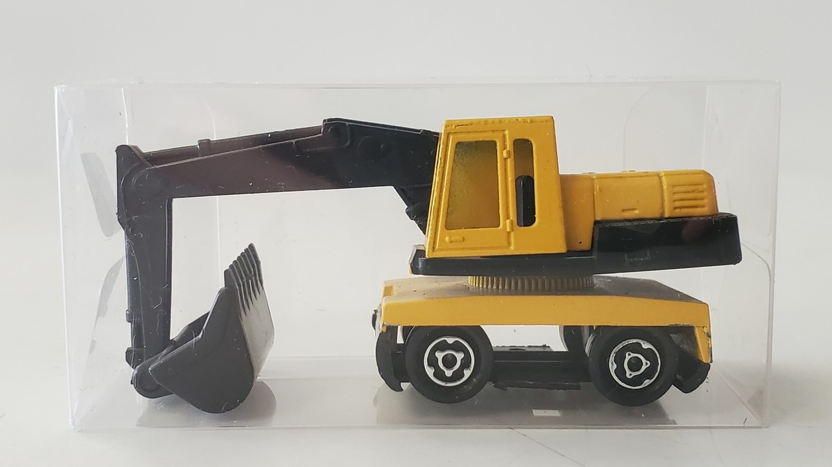 Norev - Dyna Panhard avec skis , jaune , état neuf en boite