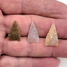 FINE Gem Quality Triangle Bird Points - 3 Pcs - South Dakota Arikara Artifacts