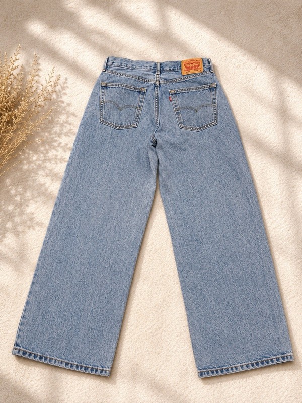 Levi's Men's Light Wash Straight Leg Jeans Regular Fit 5-Pocket Mid Rise