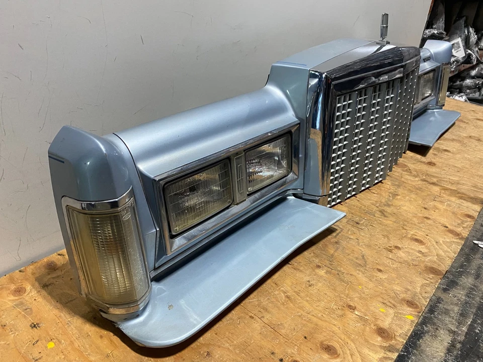 Parrilla del panel de cabecera delantero Lincoln Town Car 1985 a 1989 M5089 PS Foto 3 de 4