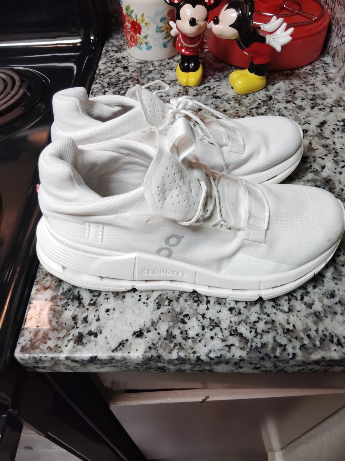 Oncloud Cloudnova 2 Size 7 Women's - image 1