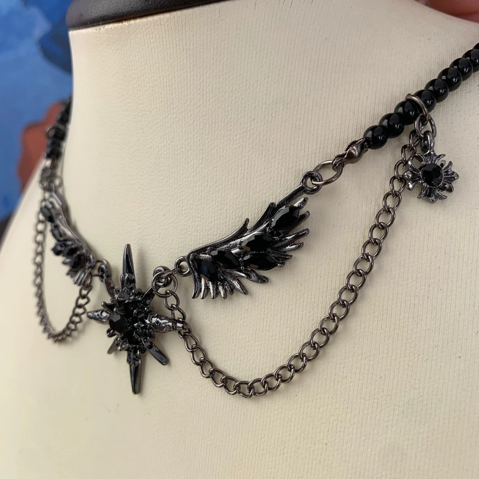 Collar alas de ángel. Gargantilla gótica con estrella. Collar ágata de acero inoxidable. Foto 3 de 4