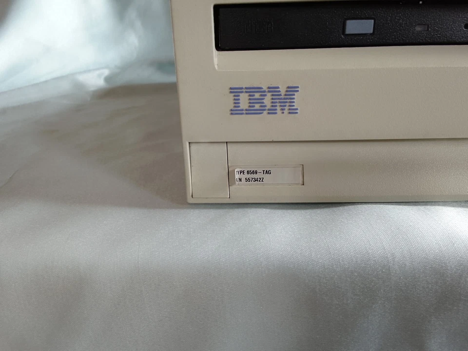 IBM Netvista A40p, Pentium III, 1GHz, 256 MB RAM, 20 GB FP, CD, Windows XP Home - Bild 2 von 4