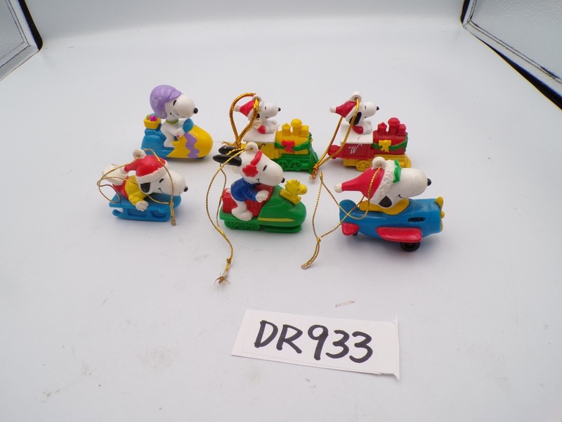 Lot of 6 Vintage Peanuts Snoopy  Christmas Ornaments PVC Figurines Sled Plane