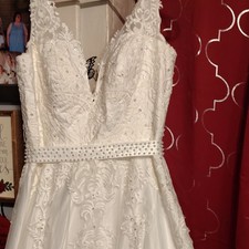 White Lace Sleeveless V Neck A-Line Wedding Dress SIZE 10 Beading Pearl Belt Bow