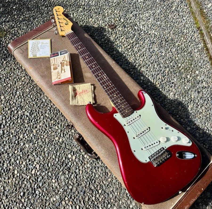 1960 Fender Stratocaster - Candy Apple Red, Factory Finish