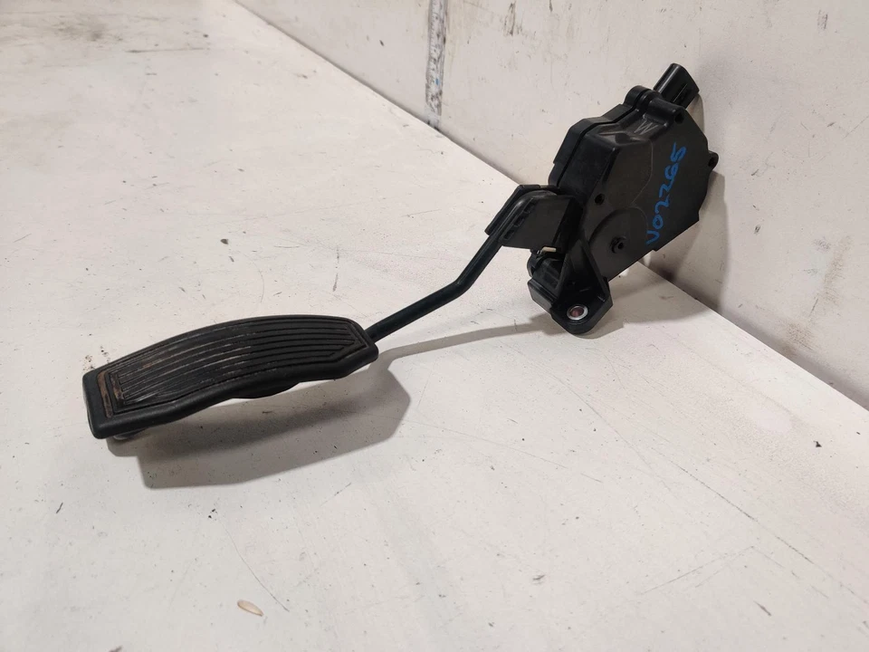 Toyota Prius Accelerator Pedal ZVW30 07/2009-12/2015 - image 3 of 4