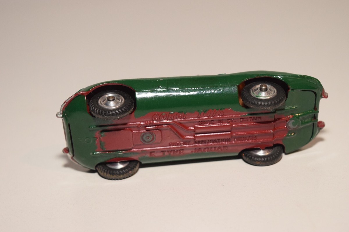 A48 1:43 CORGI TOYS 307 JAGUAR E-TYPE CONVERTIBLE GREEN