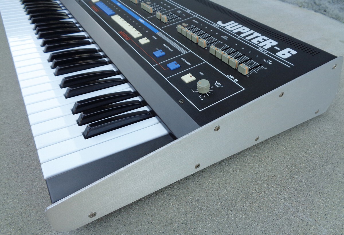 Roland Jupiter-6 - Polyphonic Analog Synthesizer - Pro