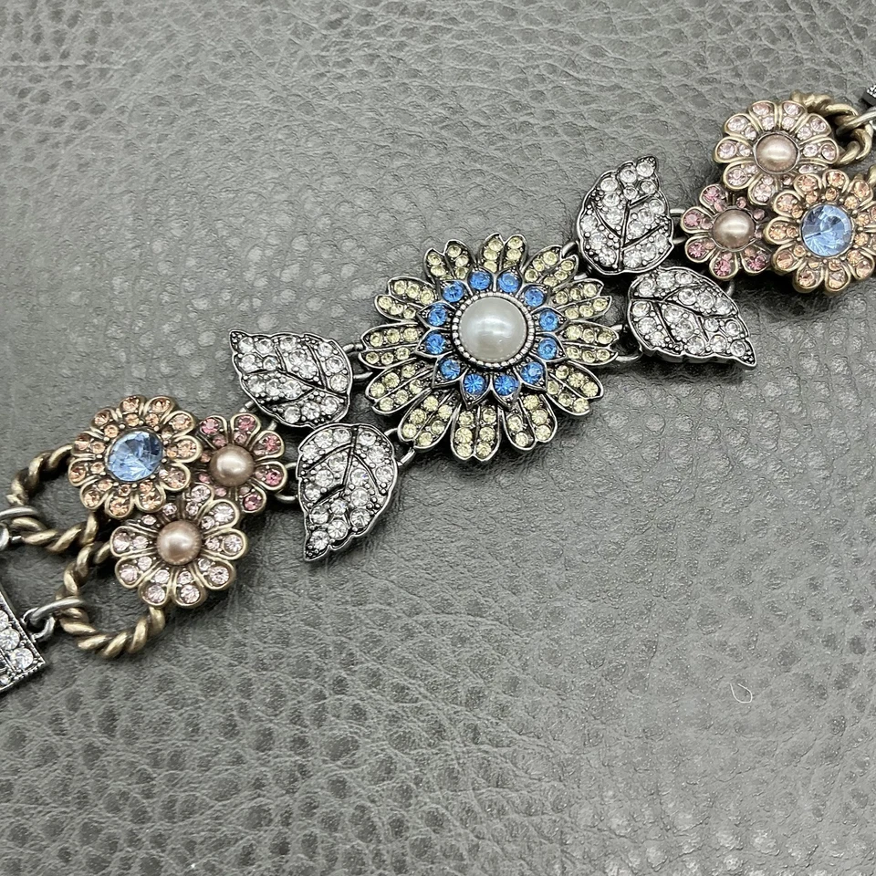 Elegante pulsera Chloe + Isabel floral llamativa para mujer diamantes de imitación perlas Foto 3 de 4