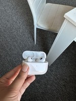Apple AirPods Pro (2nd Generation) with MagSafe Charging Case – Used – Fully Wor