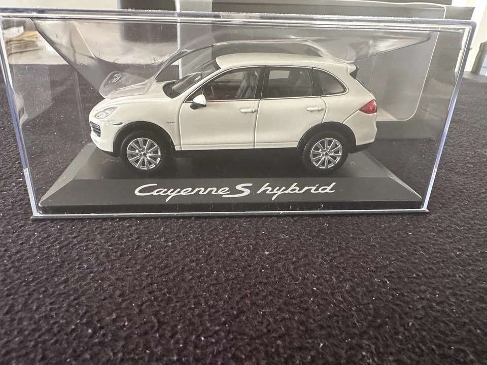 2011-2014 Porsche Cayenne S Hybrid White 1:43 Dealer Model 958 92A Minichamps — 第 4/4 张图片