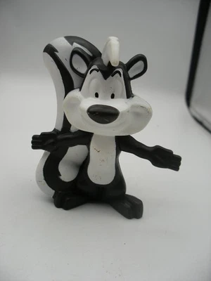 Jouet McDonald's Vintage Happy Meal 2020 LOONEY TUNES Pépé le Putois - Photo 1/3