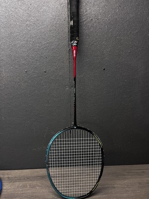 Yonex Astrox 88s 3U Badmintonschläger, komplett mit passender Schutzhülle
