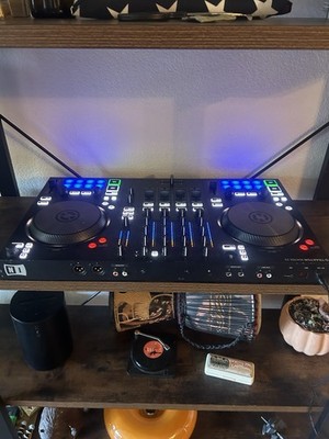 Native Instruments Traktor Kontrol S3 2-Deck 4-Channel DJ Controller Black