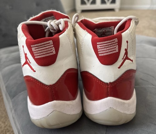 Jordan 11 Retro High Cherry (2022) taglia 8,5 (#136046-010) - Foto 4 di 8