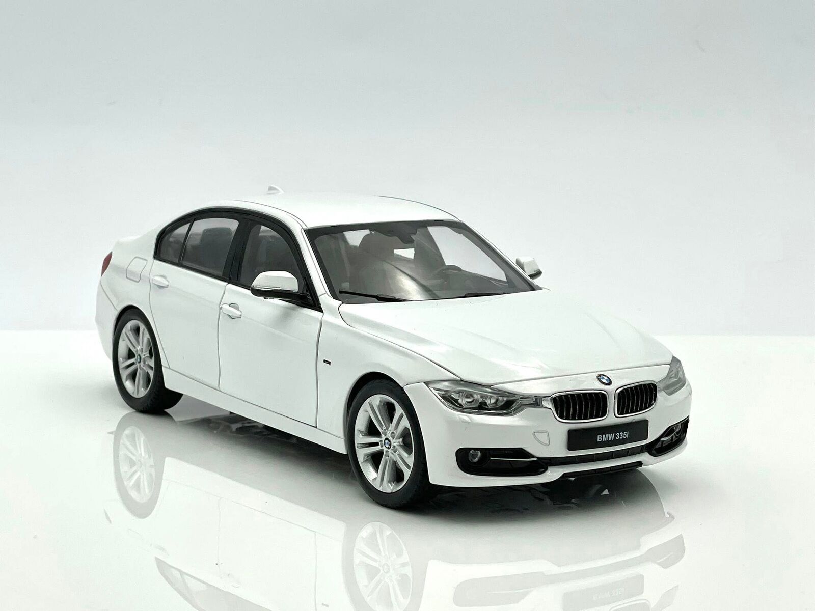 BMW 335i (F30) - 2012, white Welly 1:18