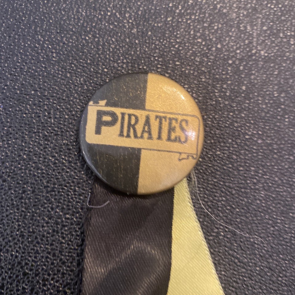 VINTAGE BASEBALLPITTSBURGH PIRATES 1 1/2” TEAM PIN & YELLOW/BLACK