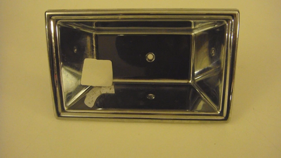 77-85 Oldsmobile Delta 88/98 moldura interna esquerda cromada maçaneta 20007209 - Imagem 4 de 4