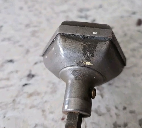Juego de perillas de puerta hexagonales de acero estampado antiguo de 2" - Imagen 7 de 8