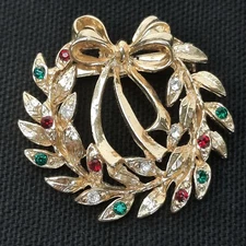 Vintage Costume Jewelry Gold Tone Merry Christmas Wreath Red/Green Stones Bow