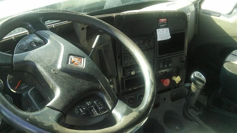 International Prostar Left 125 Gallon Fuel Tank W-Brackets, 26x57   (7230977 - Image 4 of 4