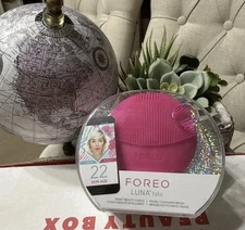 FOREO Luna Fofo Smart Facial Cleansing Brush - Silicone Pink Fuchsia (E4)