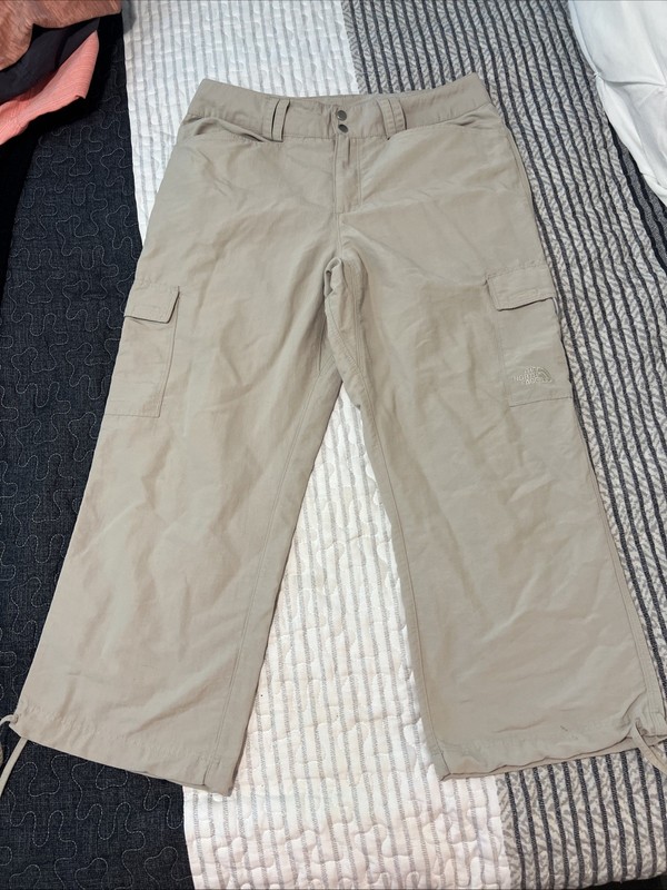 The North Face Women's Size 6 Khaki Tan Cargo Capri Pants