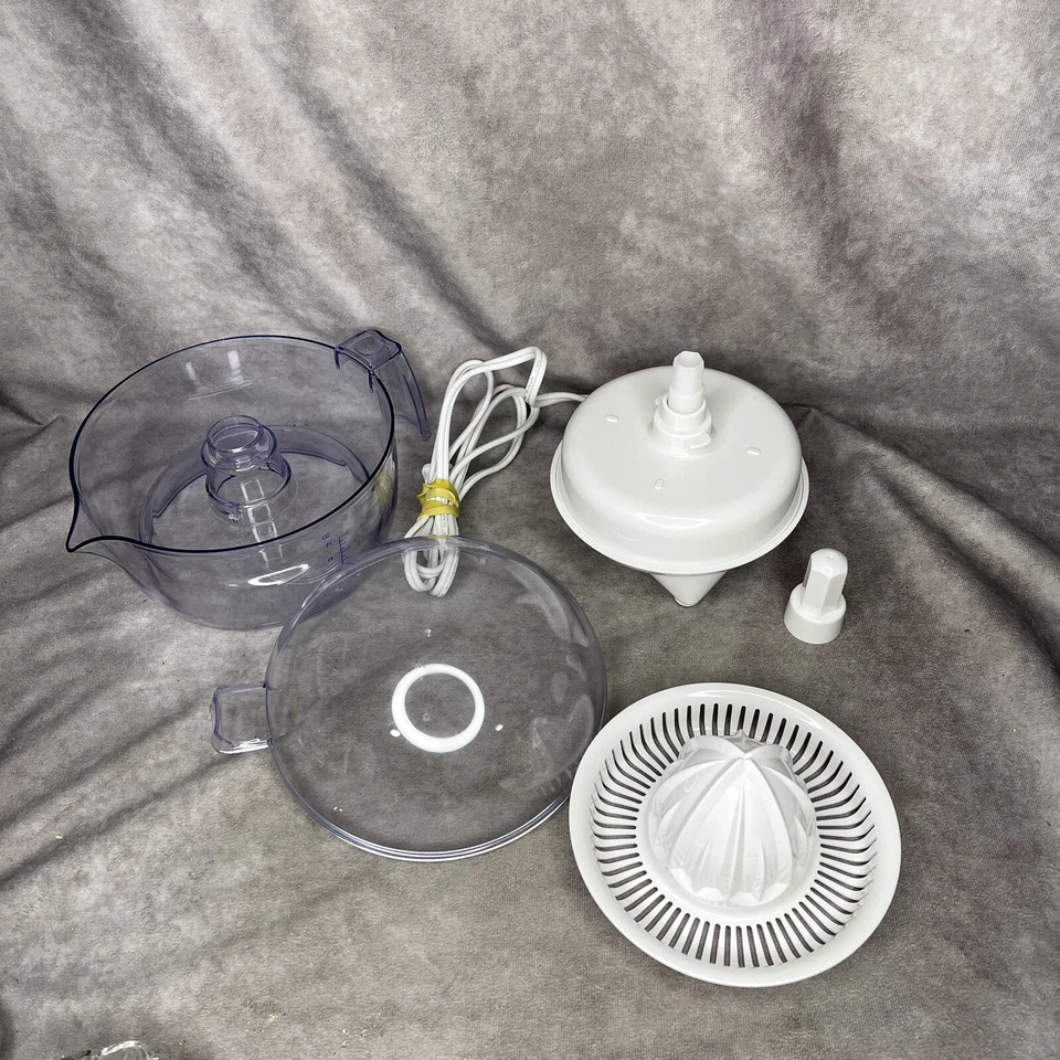 Pre-owned Elite Cuisine Citrus Juicer 2 Cups -ETS 401 - Orange-Lemon-Grapefruit - Image 3 of 4