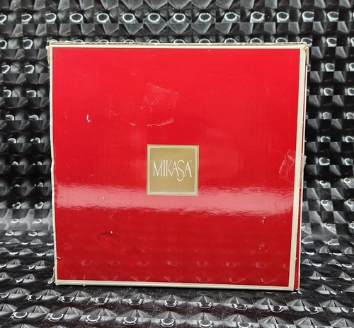 Plato dulce vintage de música grabada con esmerilado y vidrio transparente de Mikasa Angel - Imagen 2 de 9