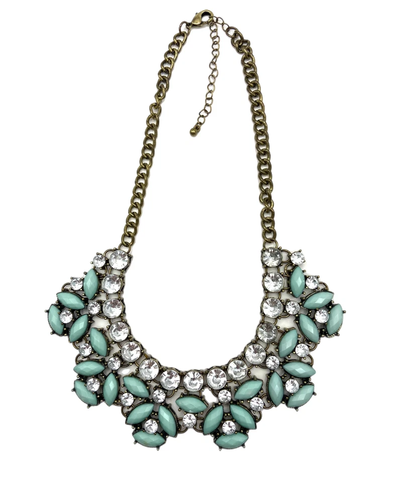 Collar Babero Anthropologie Grueso Verde Menta y Transparente Estrás Hojas 18" Usado en Excelente Condición Foto 4 de 4